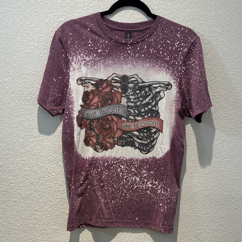 Gildan Purple Graphic Short-Sleeve Tee with Ribcage & Roses Size Small